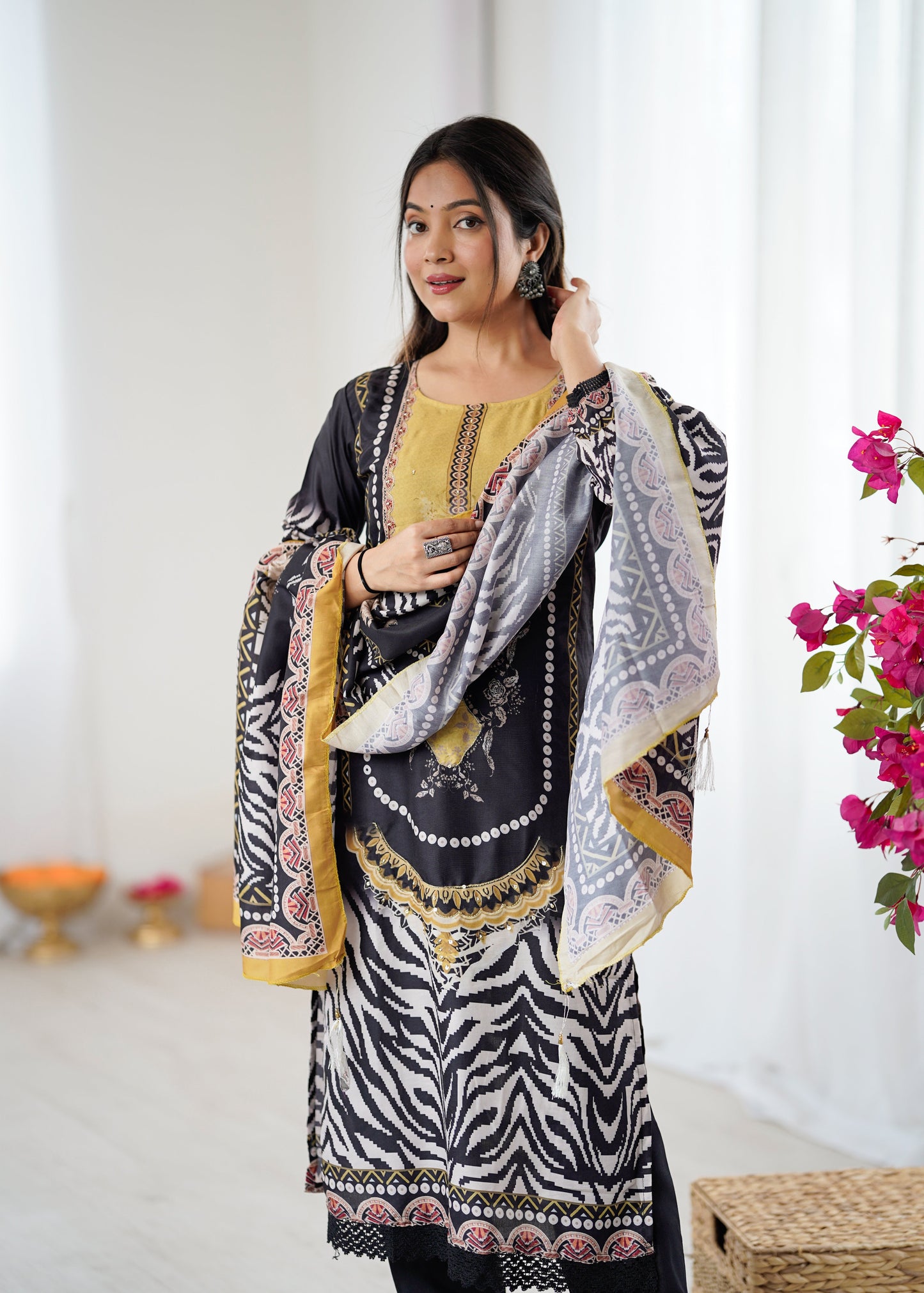 Refined Black Kurta Set Blending Tradition with Modern Elegance