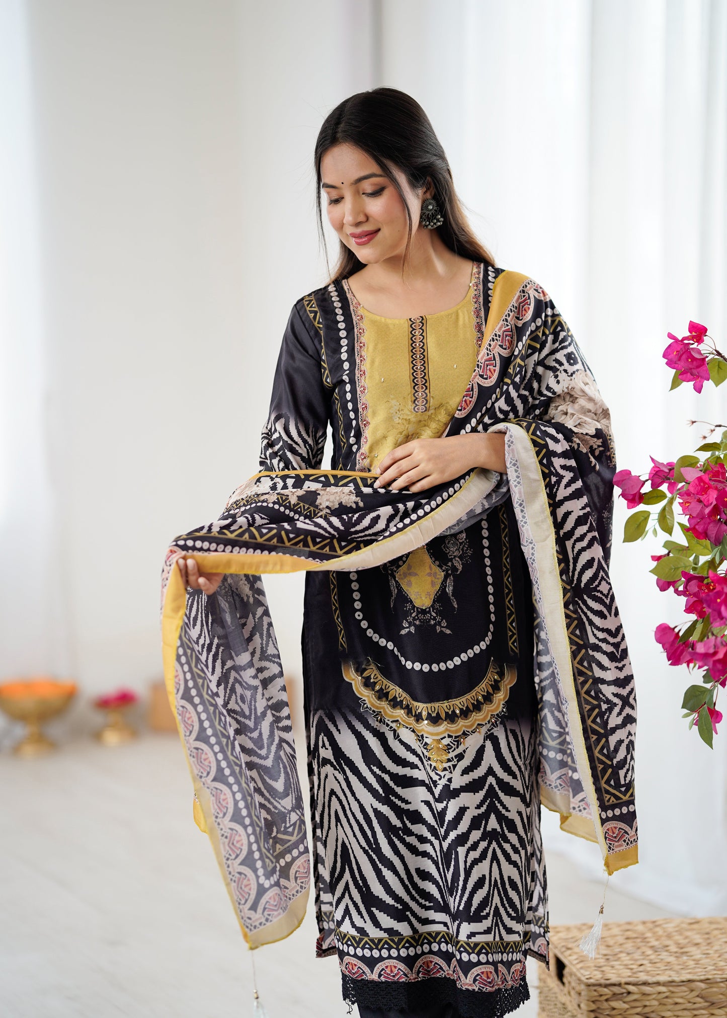 Refined Black Kurta Set Blending Tradition with Modern Elegance