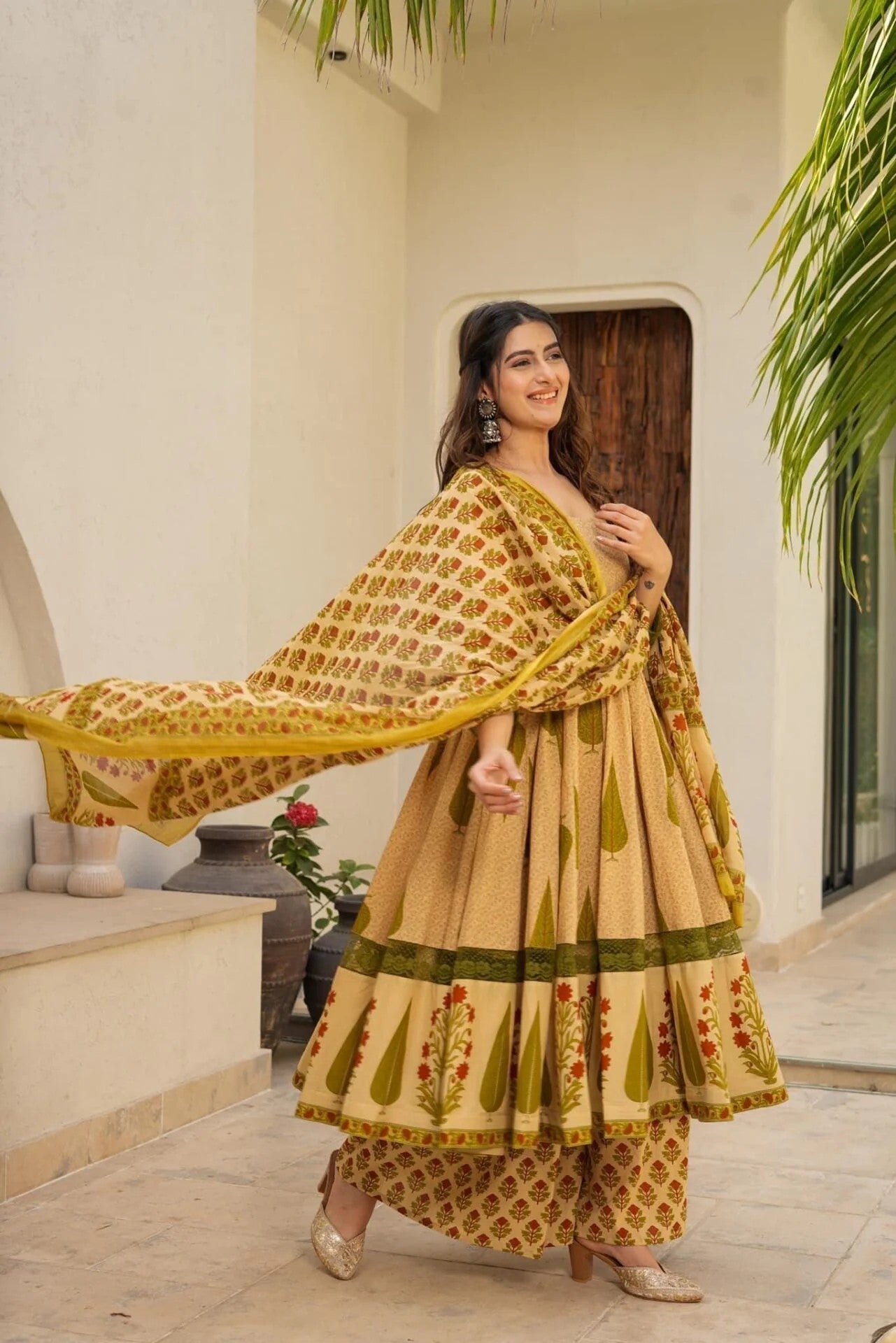 "Festive Glow"-Green Kurta Set for Wommen