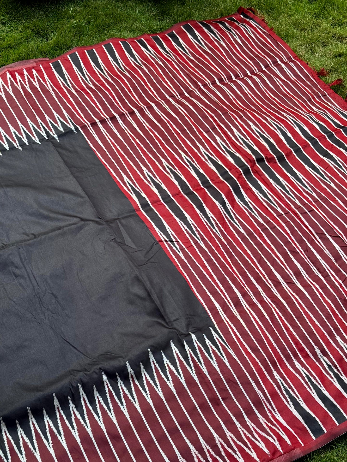 Black Soft Silk Ikkat Zari Weaving Saree