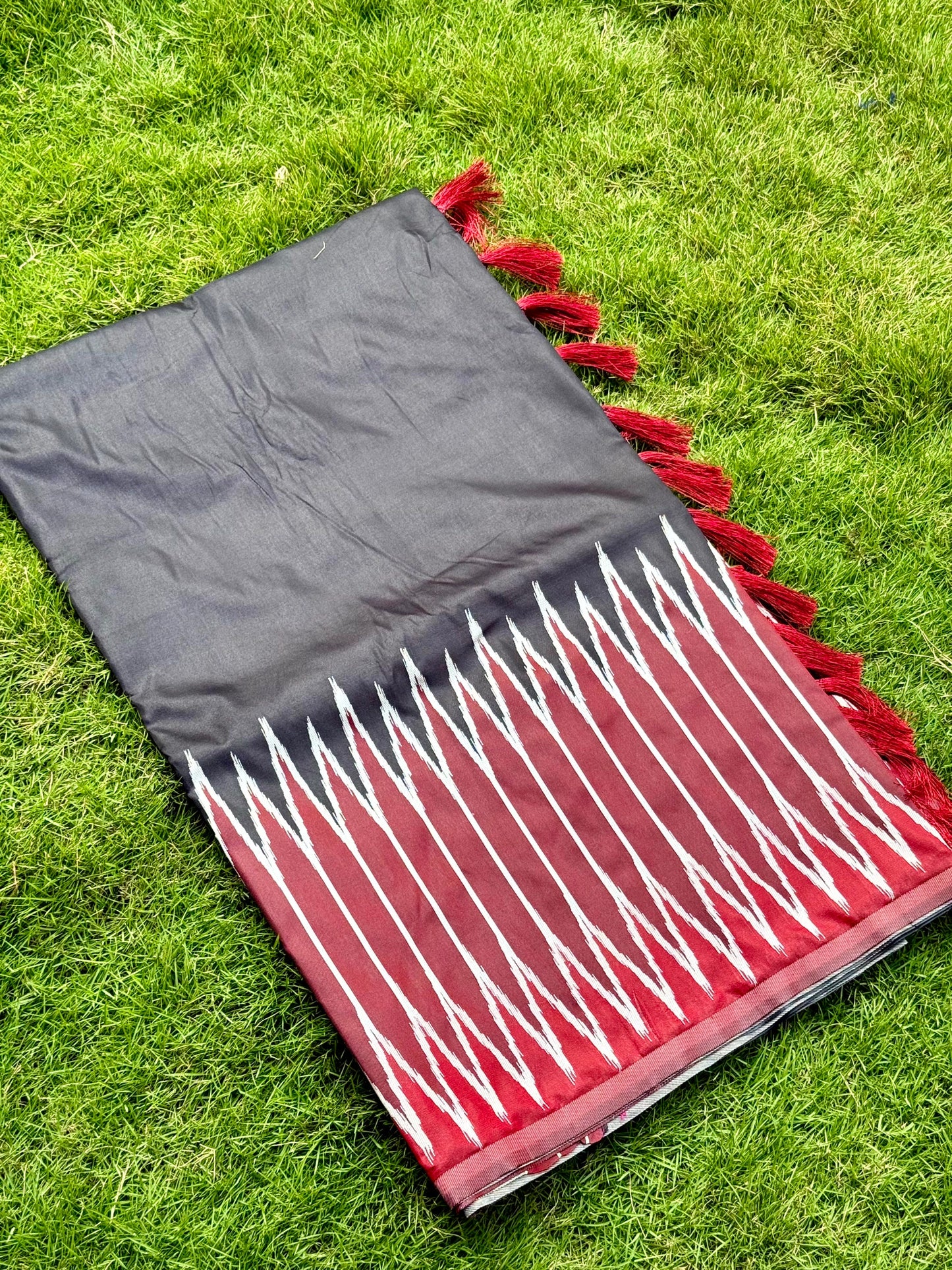 Black Soft Silk Ikkat Zari Weaving Saree