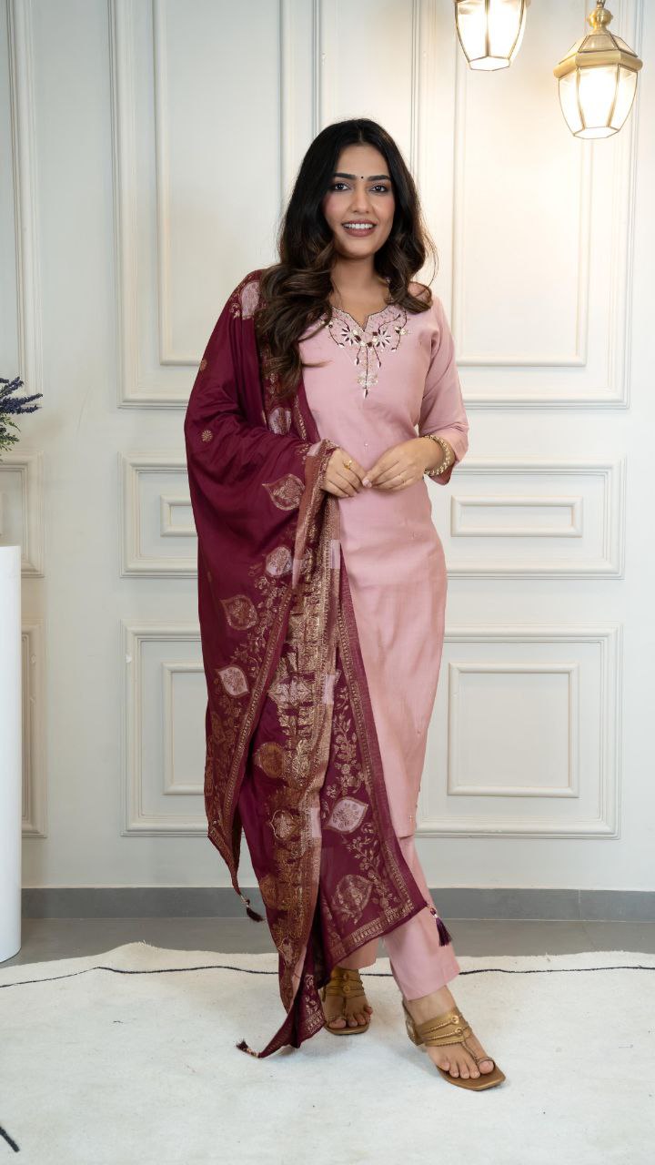 Peach Kurta Set with Maroon Dupatta – Elegant Women’s Ethnic Wear