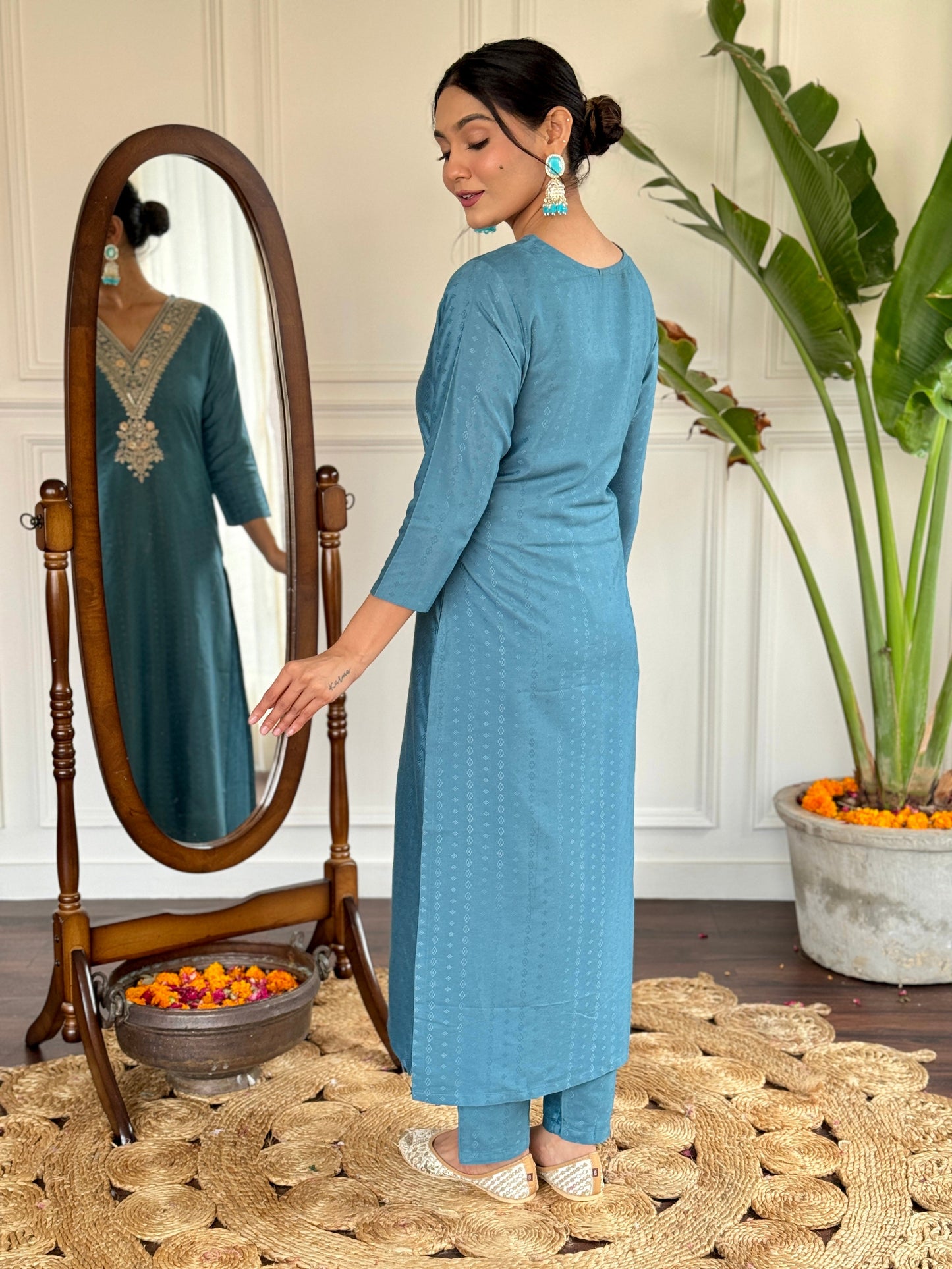 Chic Turquoise Kurta Set in Premium Fabric – Festive & Wedding Ready